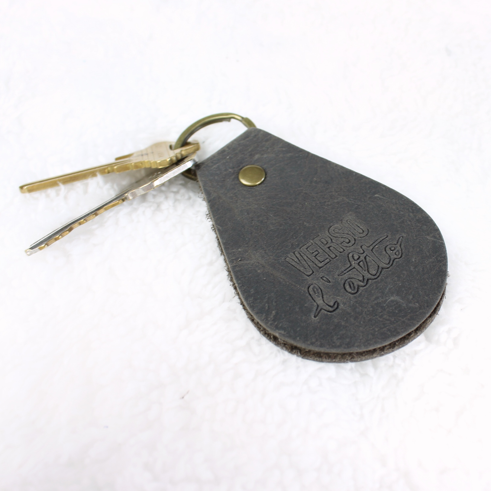 BL -High Quality Keychains LUV 066